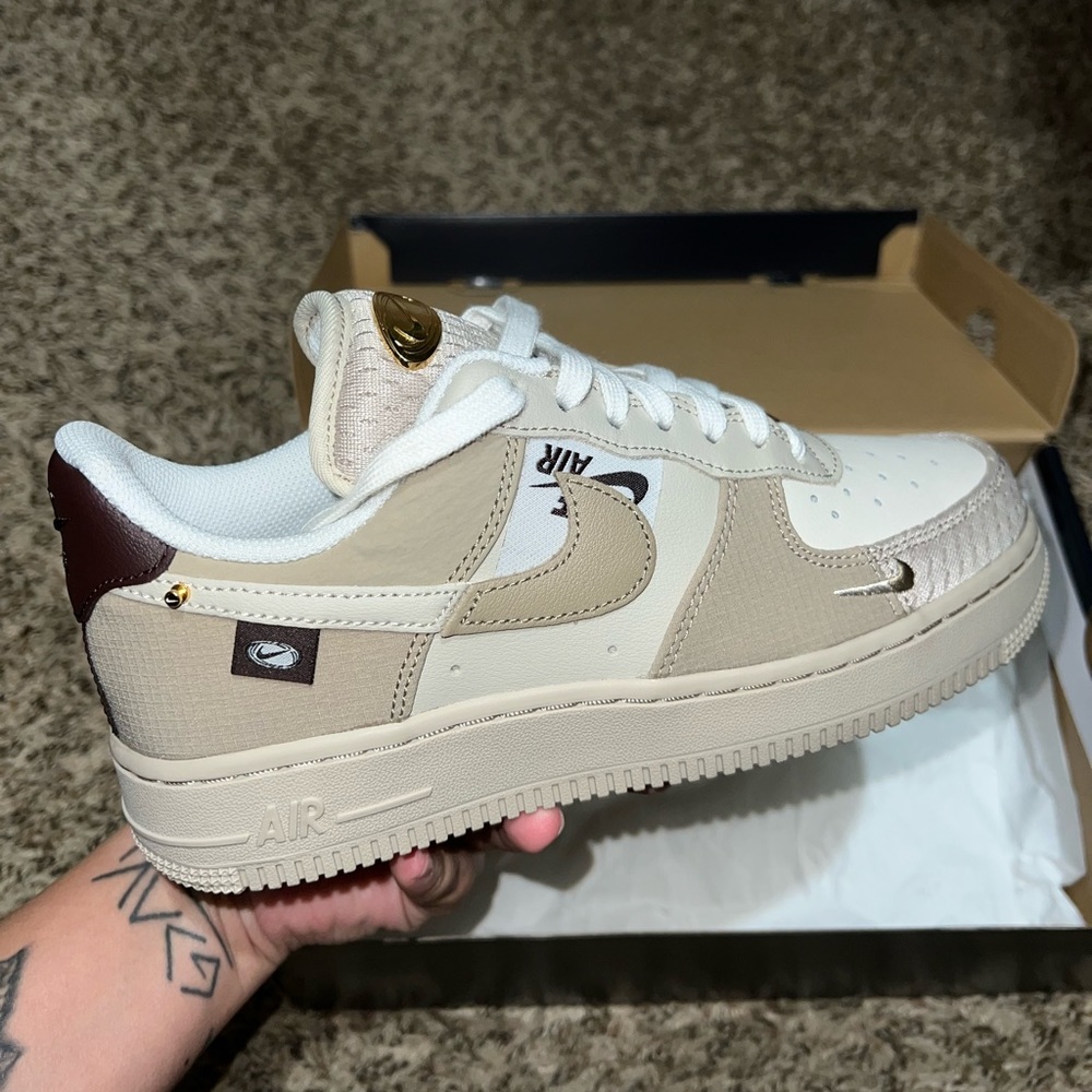 NIKE AIR FORCES